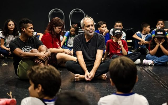 Oficina cênica Veja com outros olhos, com Dudu Melo e Junior Dias